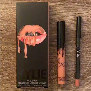 Kylie Cosmetic Lip Kit [bare]